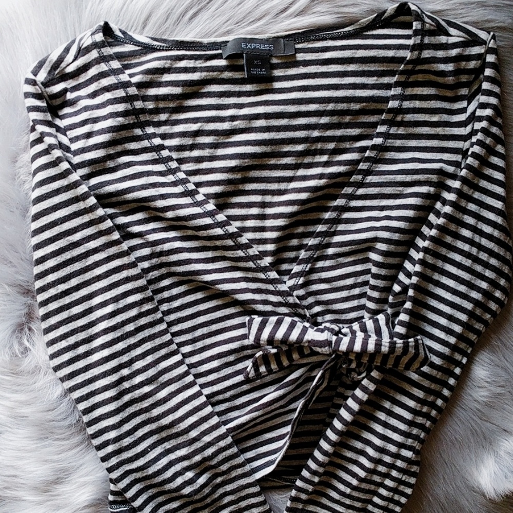 EXPRESS Black & Gray Faux Wrap Crop Long Sleeve XS